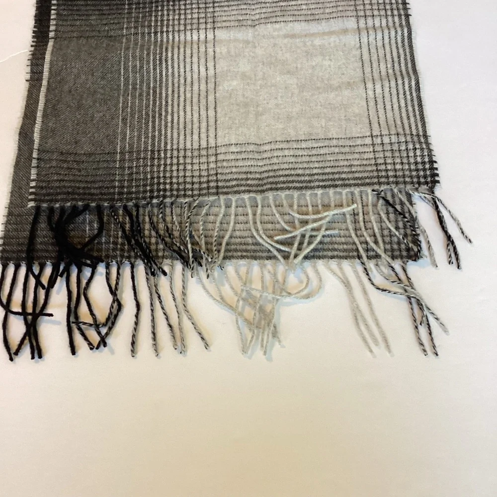 Andrew Stewart 100% Cashmere Scarf Made in Italy Fringe Grey Plaid Preppy Luxury